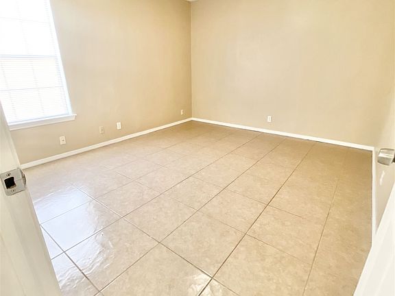 5th image of 10533 Starcrest Dr