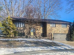 3146 Arbor Oaks Dr, Dubuque, IA 52001