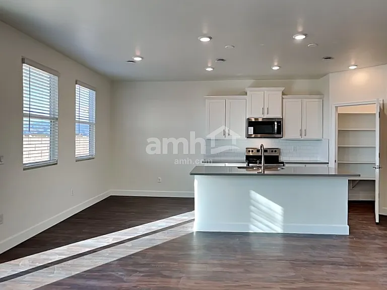 897 Heritage Blvd — Photo 5