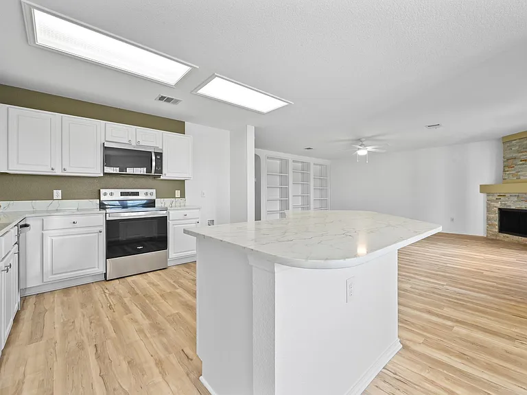 2412 Regal Park Ln — Photo 13