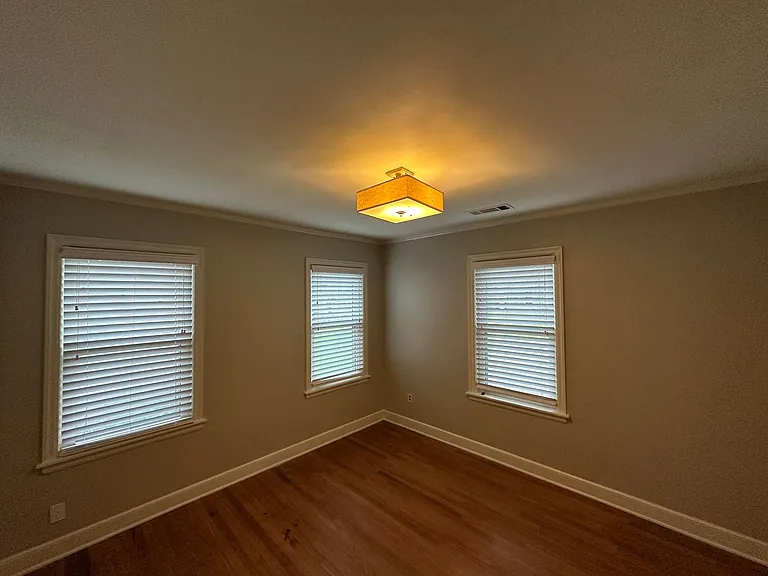 2888 Midland Ave — Photo 11