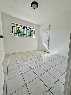 3 bed, 1.5 bath, 1010 sqft, $1,600 — Photo 3