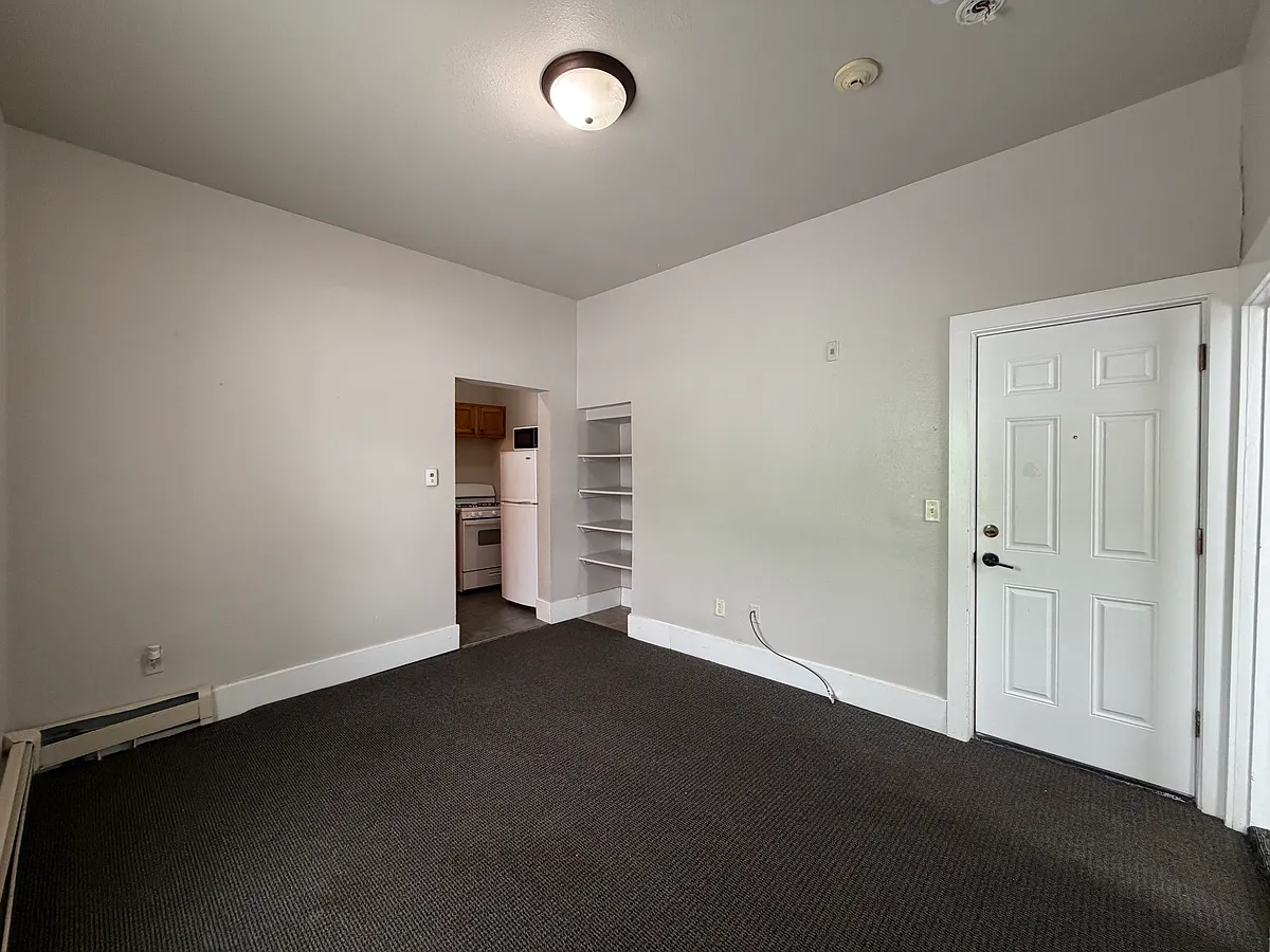 Building Photo - 322 E 15th St #1