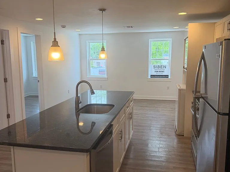 59 Throckmorton St — Photo 3