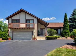 700 Barreville Rd, McHenry, IL 60050