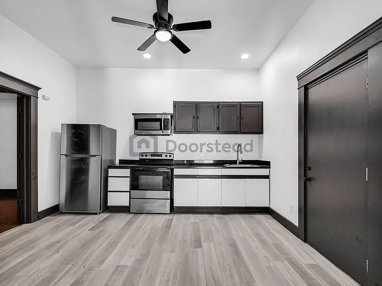 1803 E Yandell Dr — Photo 18