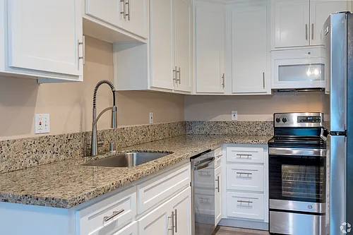 El Camino Place Photo 1