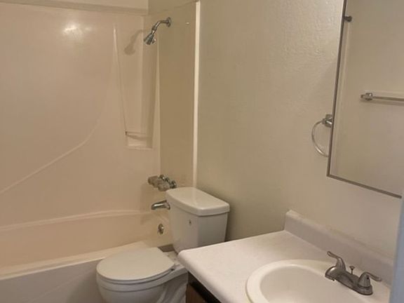 3rd image of 3141 Lawrence Rd APT 8
