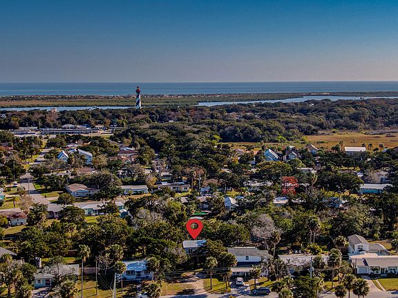 Conveniently located behind the Alligator farm and 1 mile from the St. Augustine Lighthouse and boat ramp. Only 1.5 miles from the St. Augustine Ampitheatre.