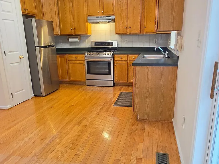 12723 Sullivan Ct — Photo 7