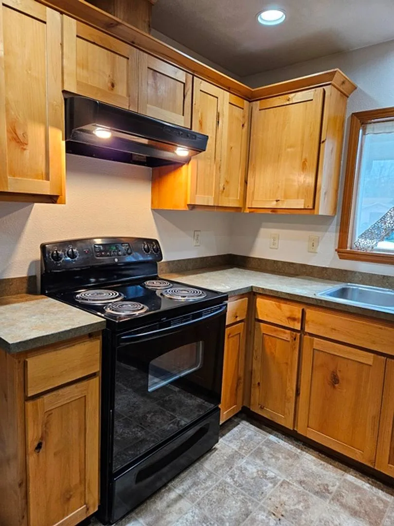 2Bd/1.5 Single Story House - Available to View! — Photo 2