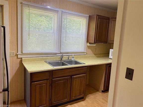 3rd image of 109 Herndon St