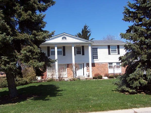 4054 Pinehurst West Bloomfield