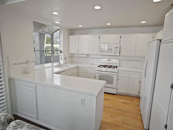 2nd image of 23967 Arroyo Park Dr Unit 87