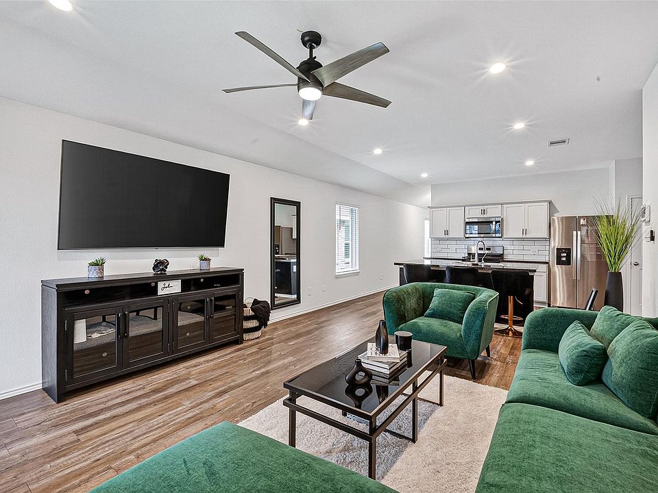 1st image of 24318 Pebble Crescent Ln