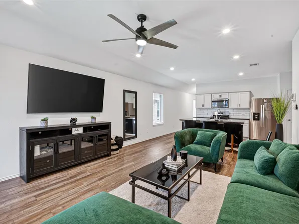 24318 Pebble Crescent Ln, Spring, TX 77373