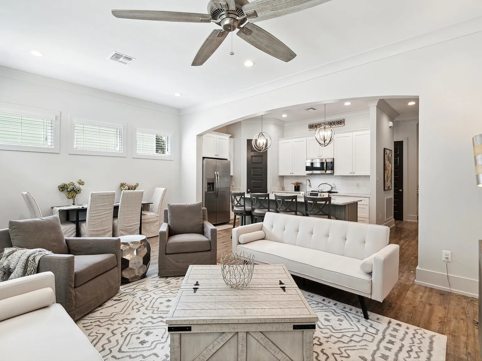 3 bed, 3.5 bath, 1650 sqft, $3,250 — Photo 4