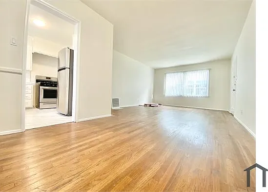 12347 Riverside Dr — Photo 3