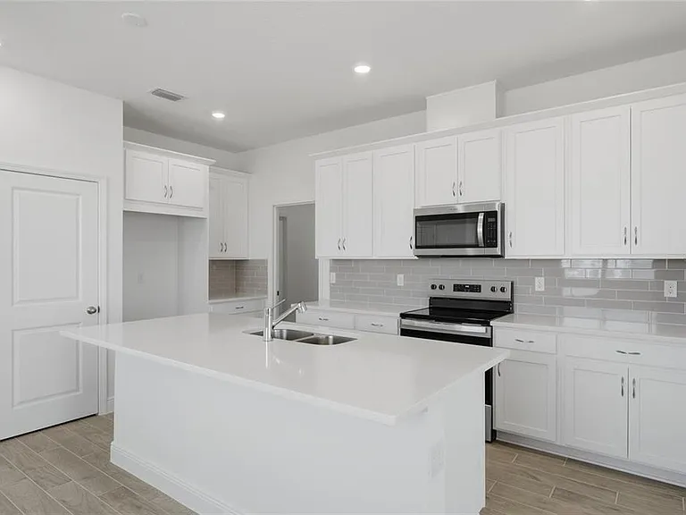 2100 Maverick Ct — Photo 3