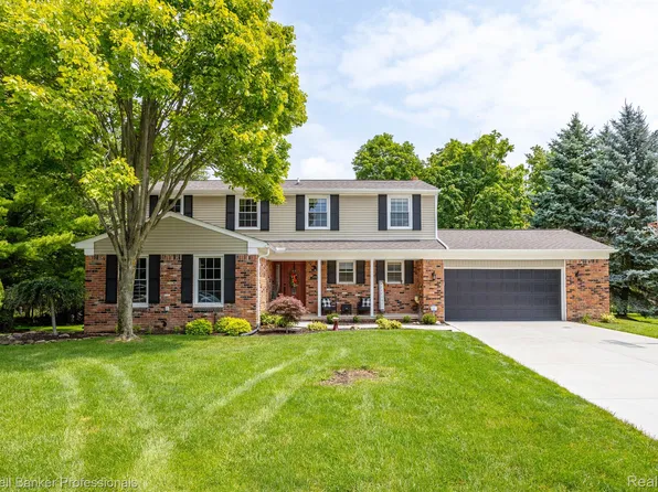 22090 Cumberland Dr, Northville, MI 48167