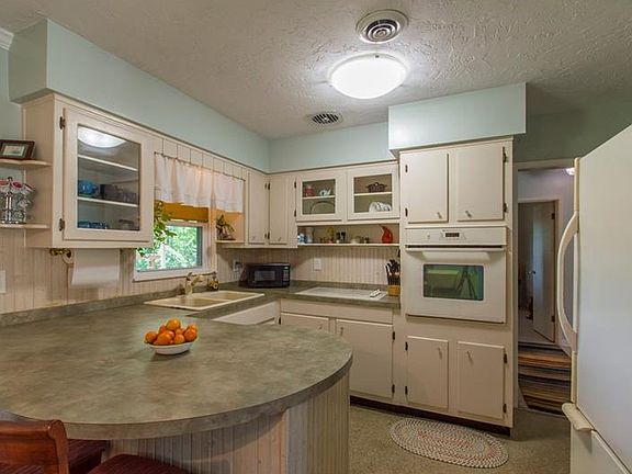 4th image of 1417 S Betty Ln