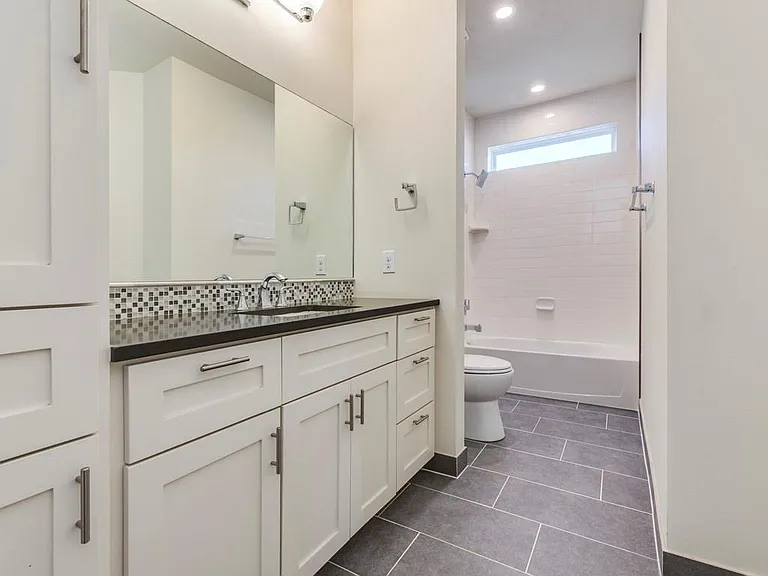 6412 Carson Rdg #B — Photo 15