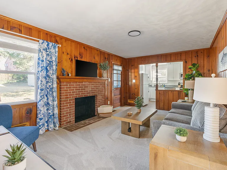 8702 Claymont Dr — Photo 26