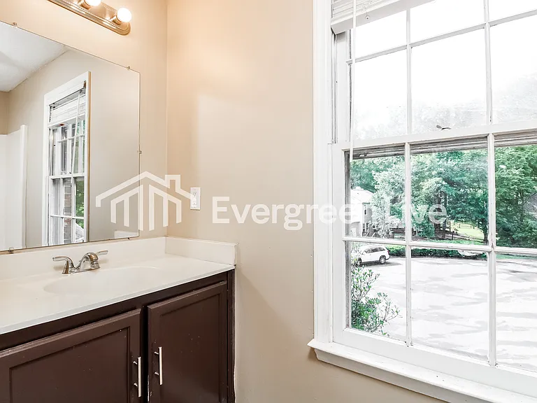 102 Devonwood Ct — Photo 11