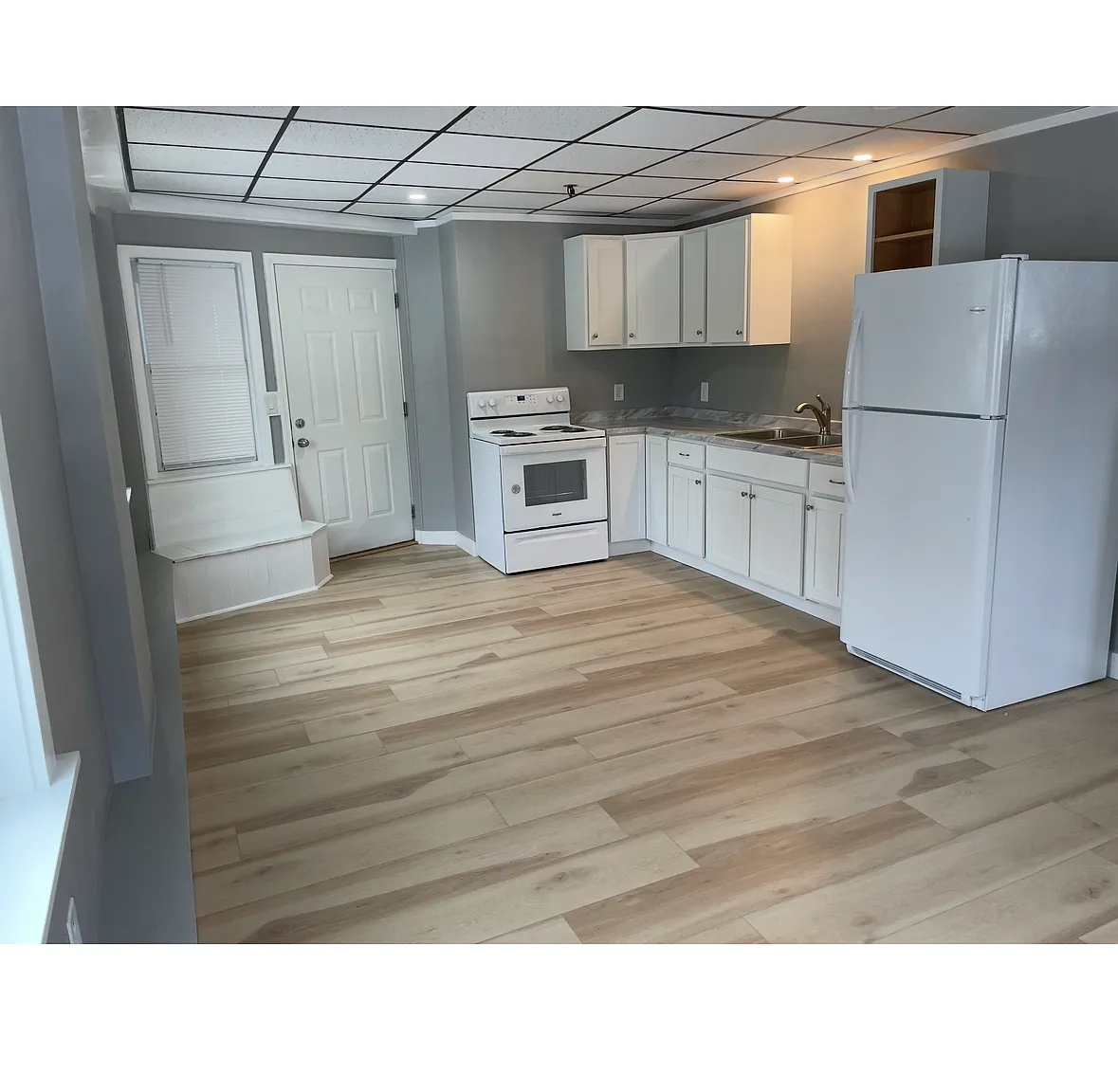 Studio, 650 sqft, $1,300 — Photo 1