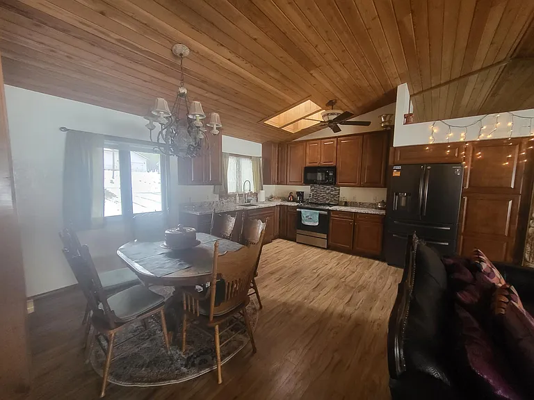 1261 N Edgewood St — Photo 3