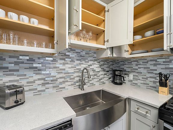 5th image of 1006 Greenwood Ave NE APT 3