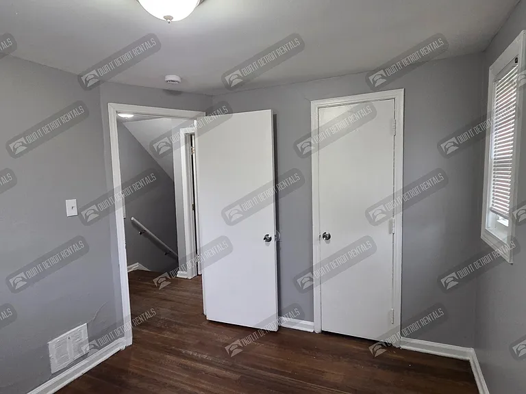 2746 Ewald Cir — Photo 10