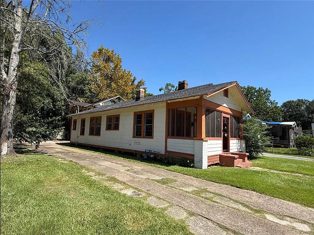 4 bed, 1.5 bath, 1869 sqft, $1,400 — Photo 2
