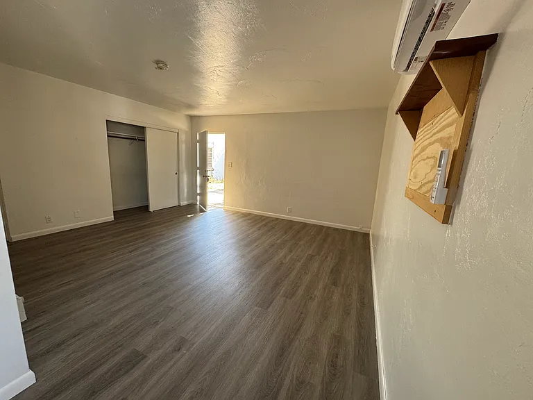 4418 E Lee St — Photo 6
