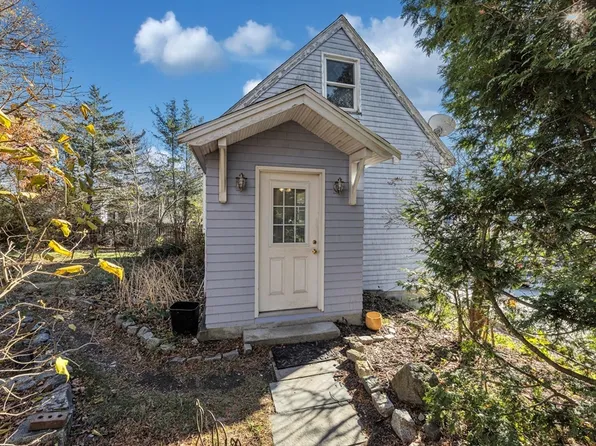 67 Hautevale St, Roslindale, MA 02131