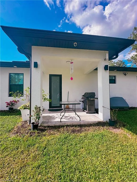 2 bed, 1.0 bath, 1820 sqft, $2,200 — Photo 2