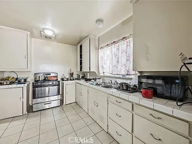 3 bed, 1367 sqft, $2,100 — Photo 4