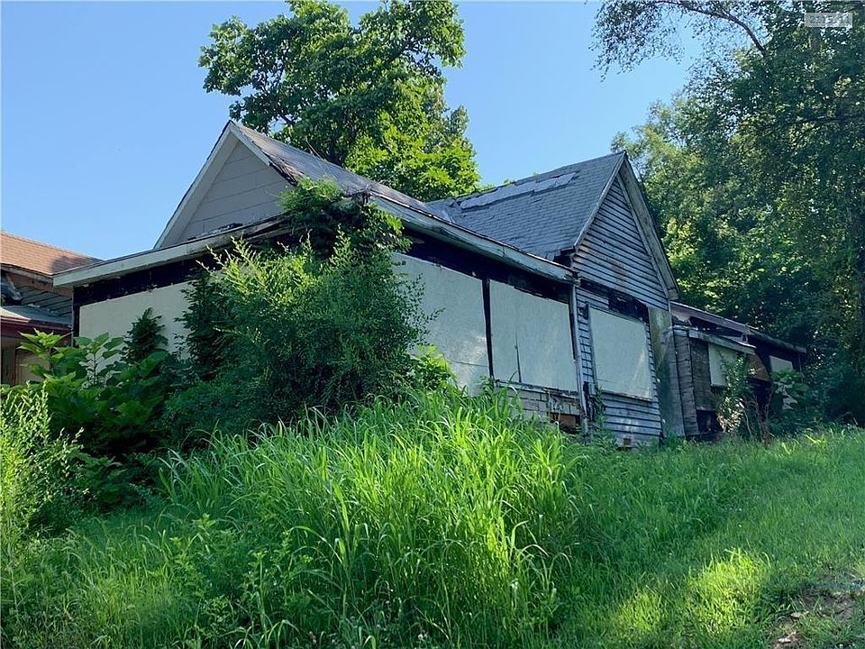 2nd image of 1945 N 4th St