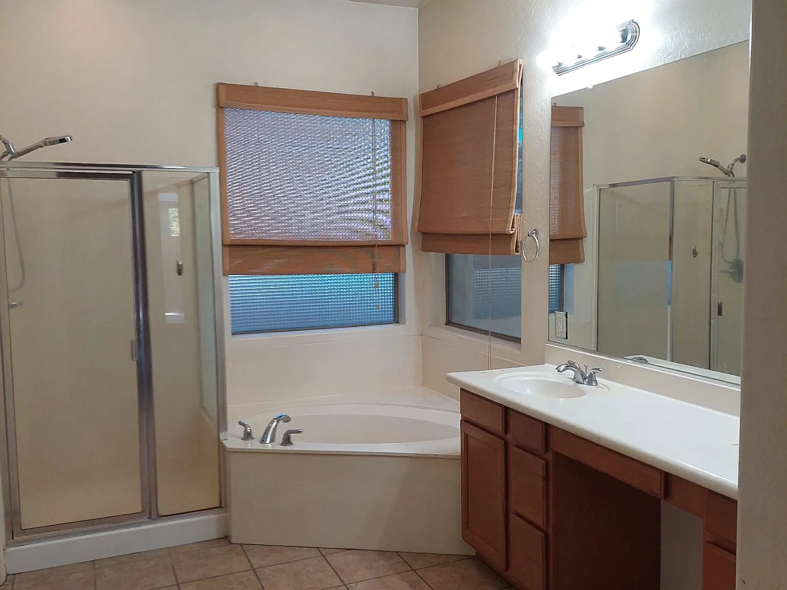3 bed, 2400 sqft, $2,100 — Photo 3