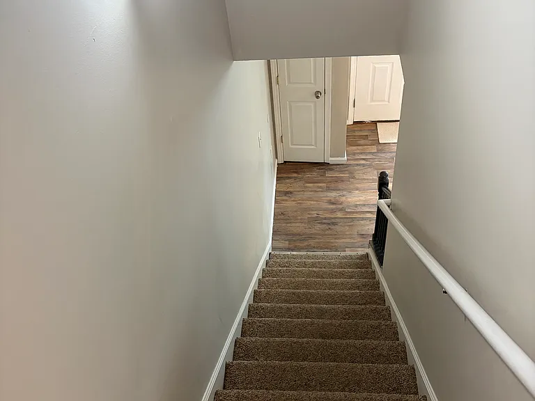 100 Laurel Ln — Photo 11