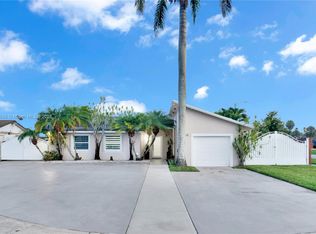 10460 SW 165th Ter, Miami, FL 33157