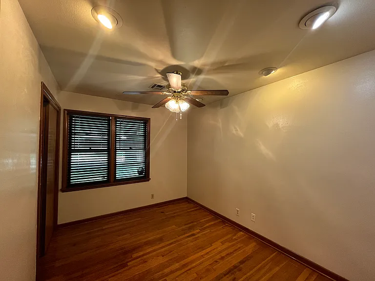 511 Fleetwood Dr — Photo 9