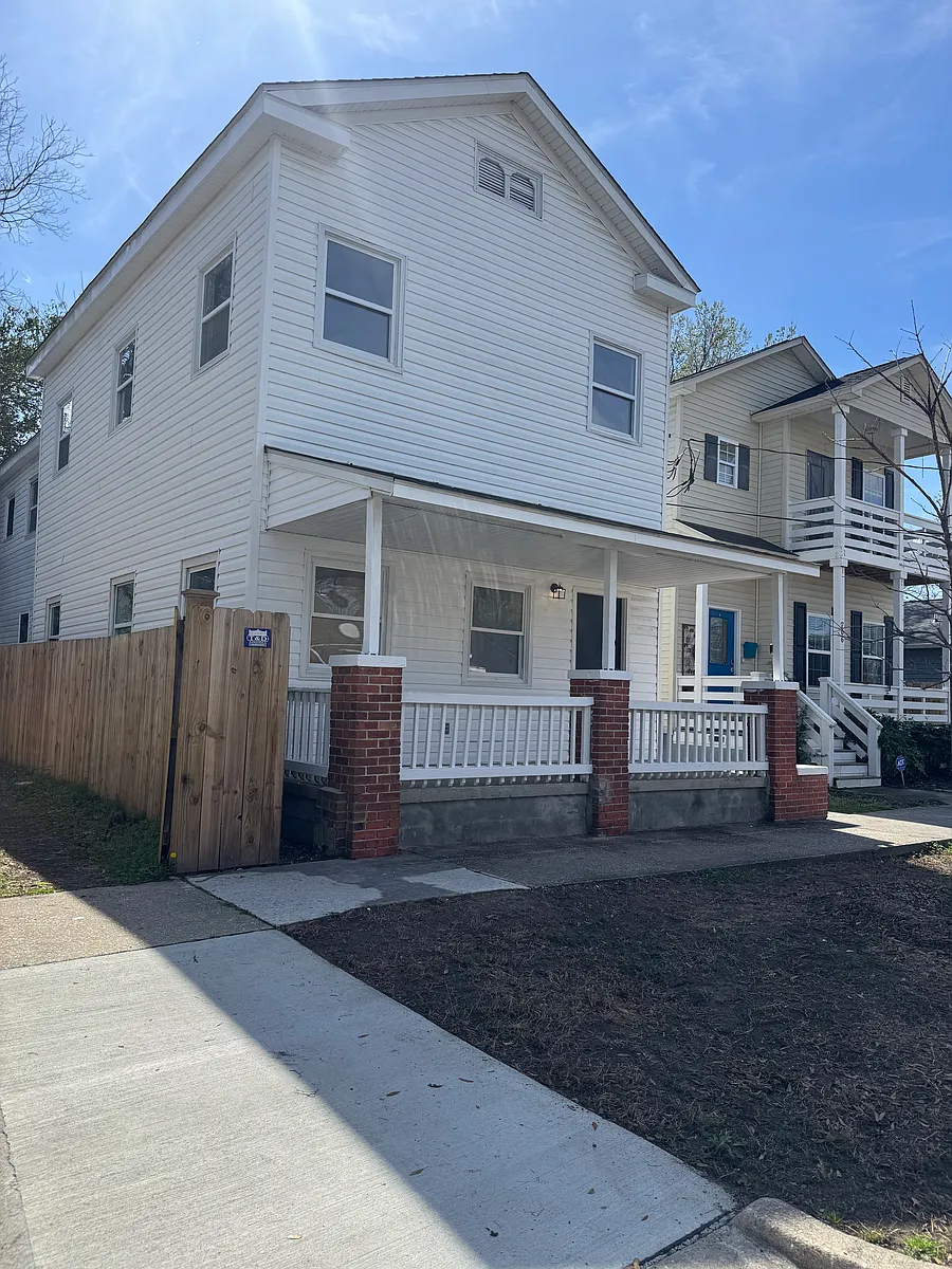 Building Photo - 708 Campbell St #1