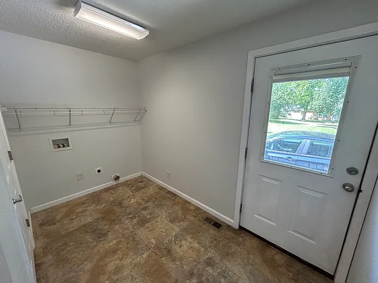 713 N High St — Photo 18