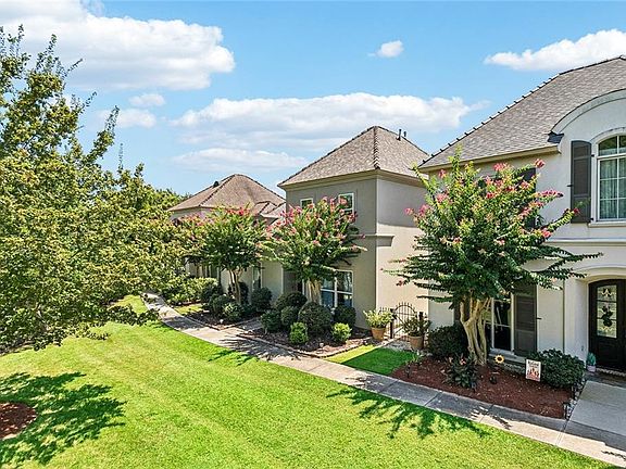 2nd image of 1215 Magnolia Aly