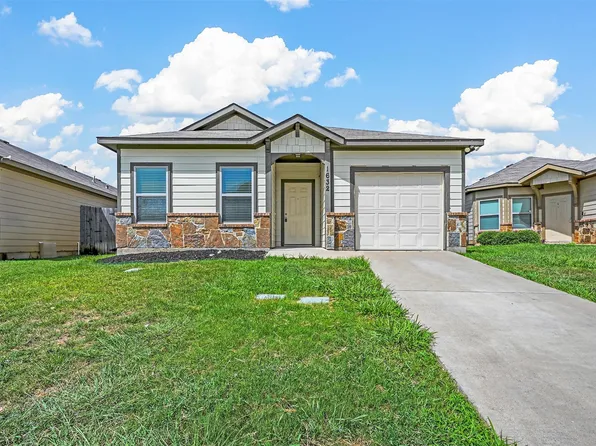 1632 Village Park Trl, Burleson, TX 76028