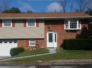 2 Peach Tree Ln, South Charleston, WV 25309