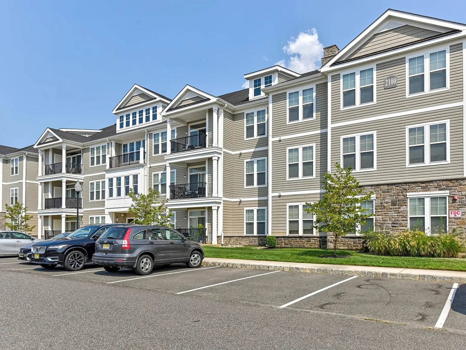 Essex Chase Apartments — Photo 3