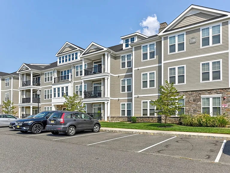 Essex Chase Apartments — Photo 3