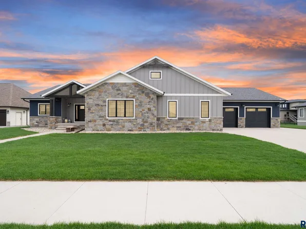 709 E Piping Rock Ln, Sioux Falls, SD 57108